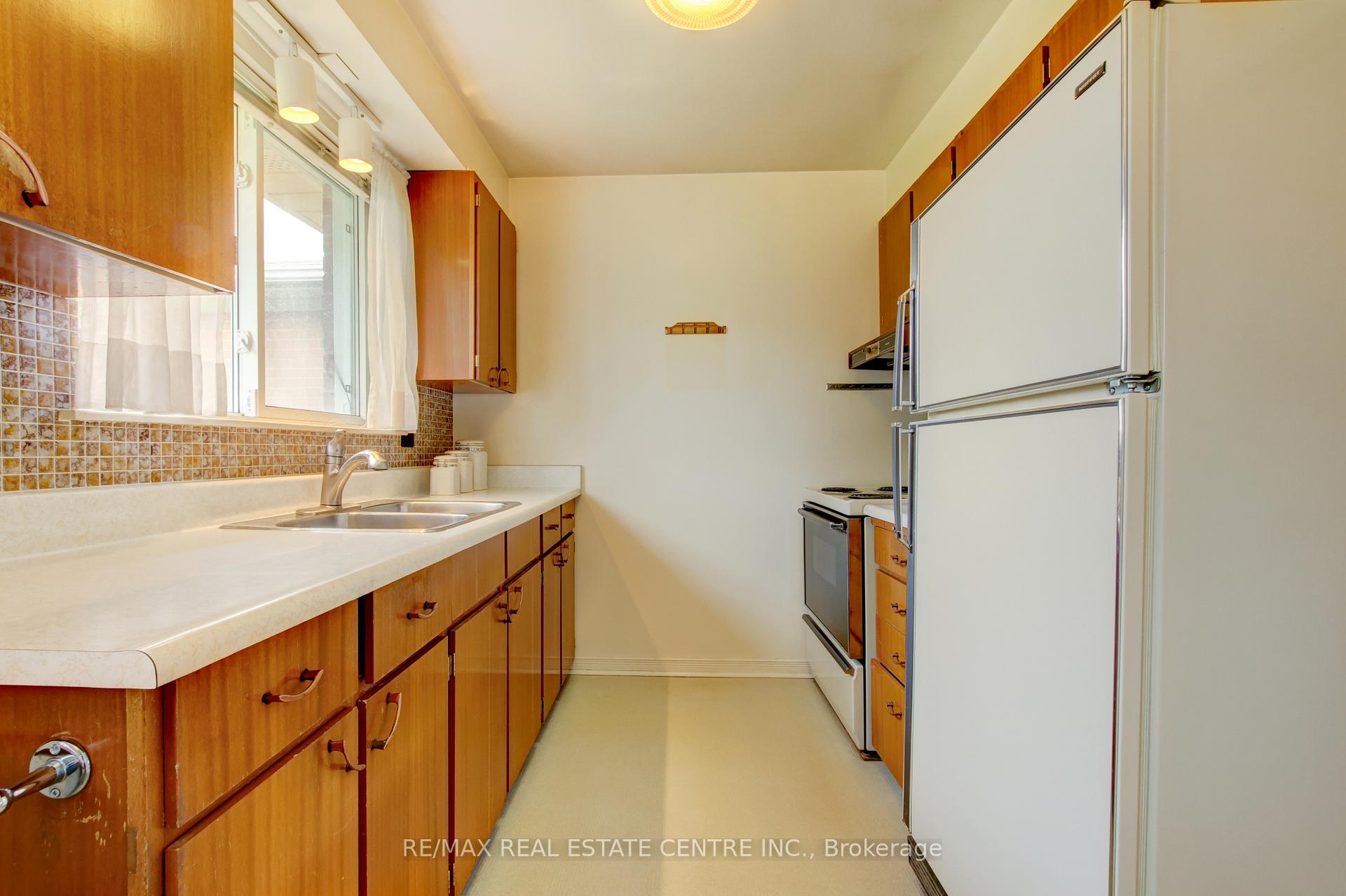 Photo 26 of 22 Belfountain Court, Brampton, Brampton East — HOMEH