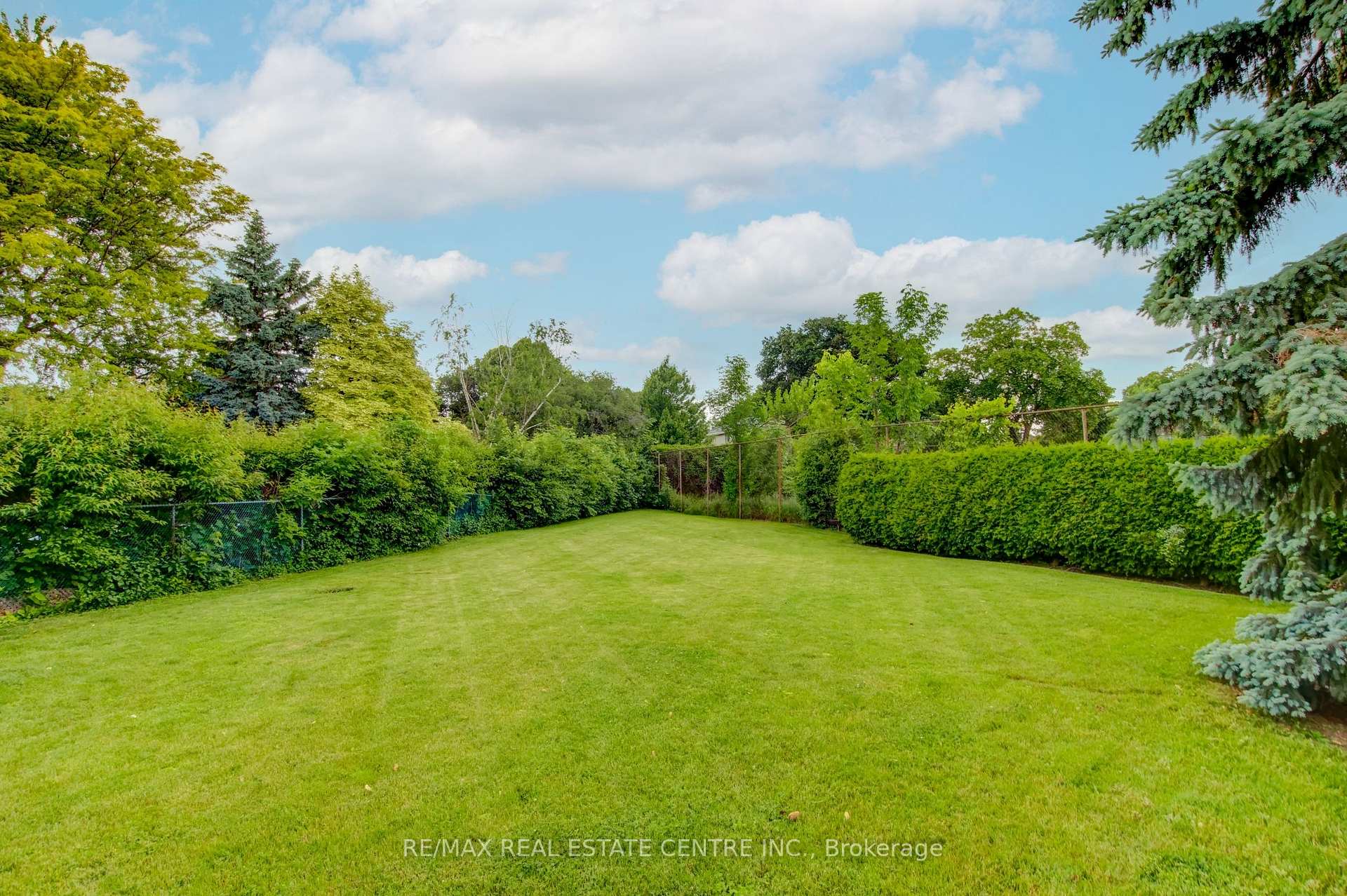 Photo 21 of 22 Belfountain Court, Brampton, Brampton East — HOMEH
