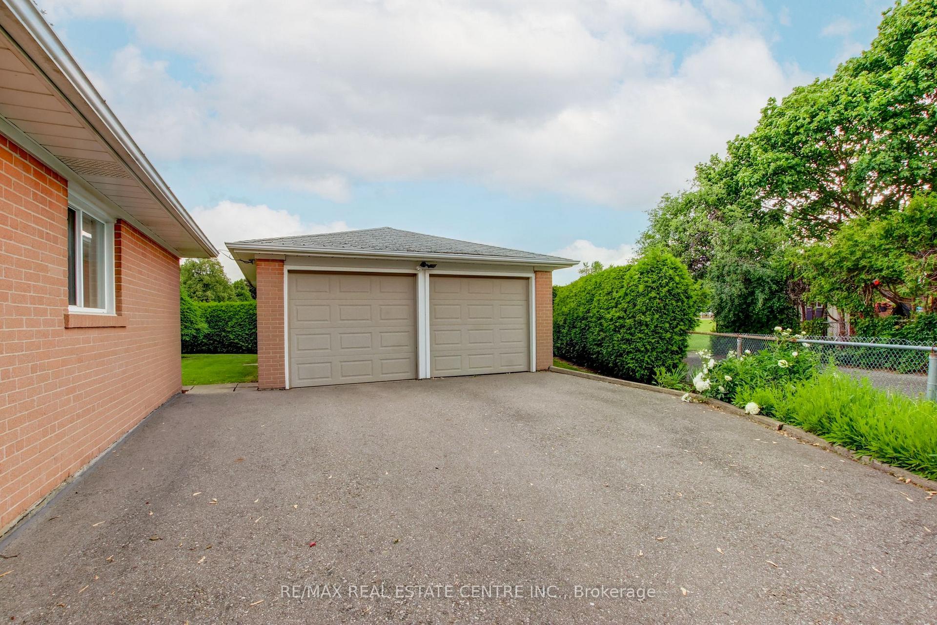 Photo 23 of 22 Belfountain Court, Brampton, Brampton East — HOMEH