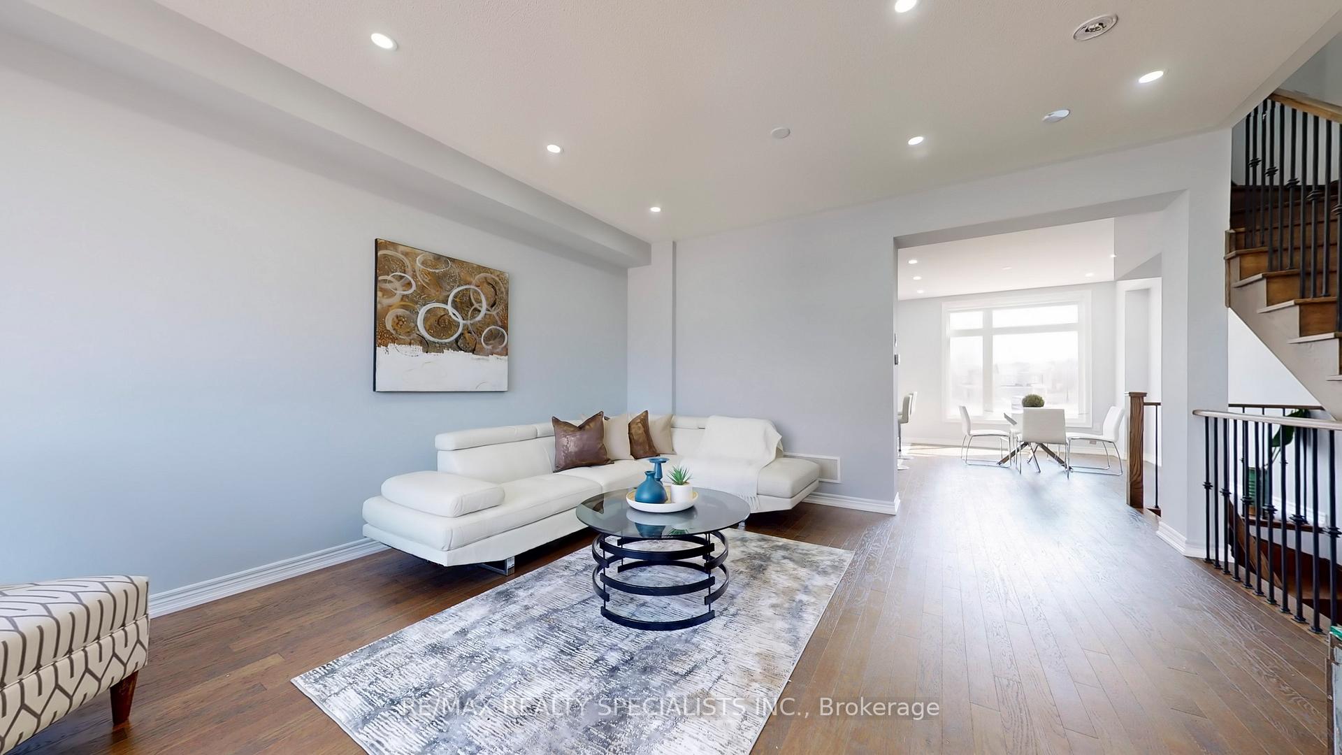 Photo 2 of 6 Queenpost Drive, Brampton, Credit Valley — HOMEH