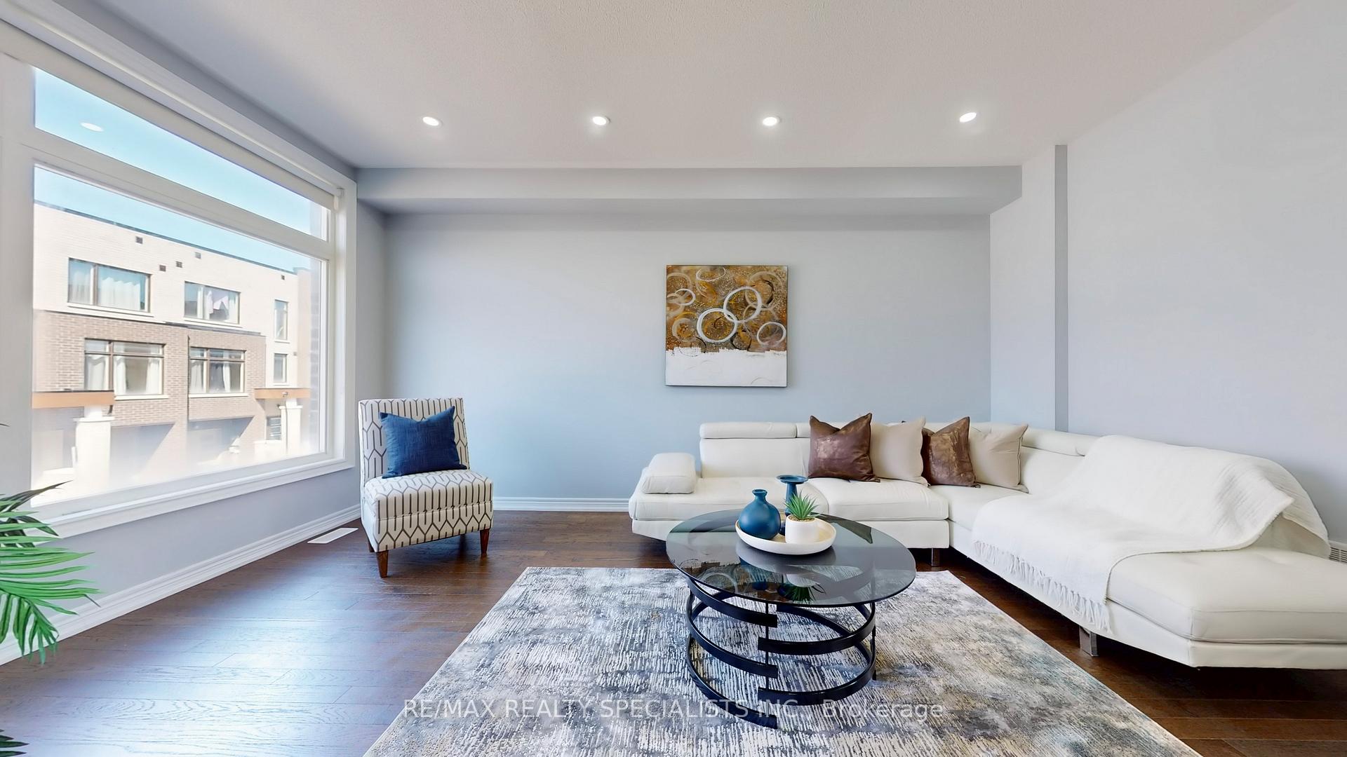Photo 9 of 6 Queenpost Drive, Brampton, Credit Valley — HOMEH