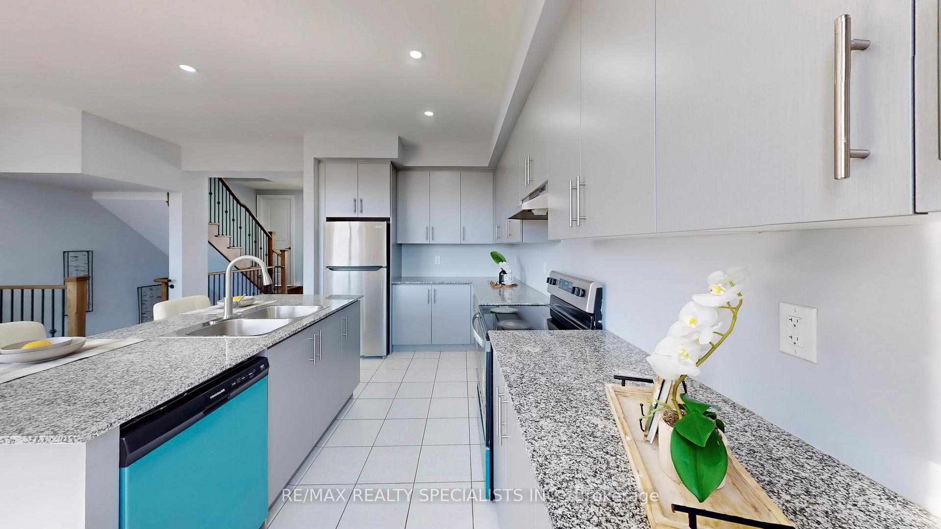 Photo 3 of 6 Queenpost Drive, Brampton, Credit Valley — HOMEH