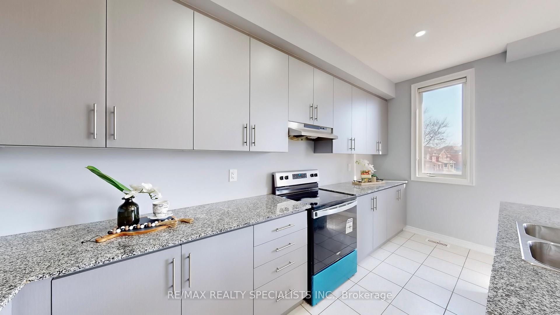Photo 6 of 6 Queenpost Drive, Brampton, Credit Valley — HOMEH