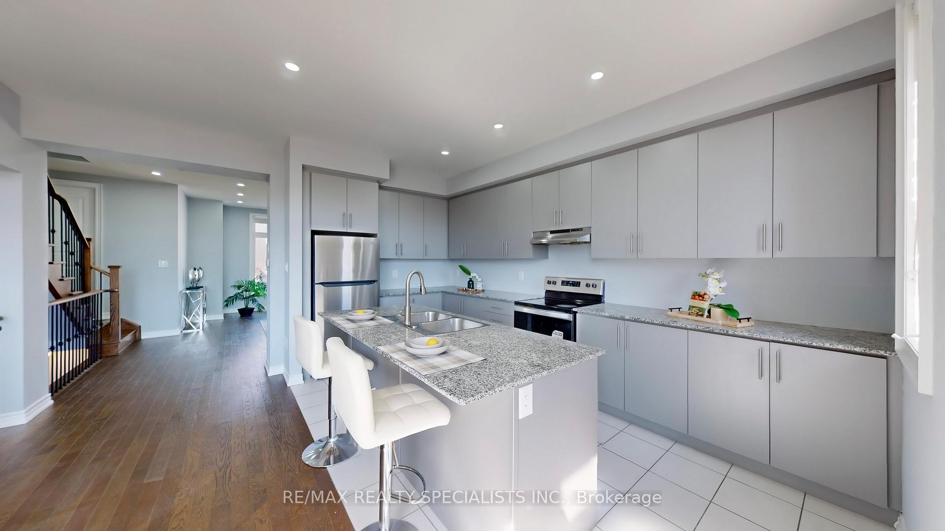 Photo 4 of 6 Queenpost Drive, Brampton, Credit Valley — HOMEH