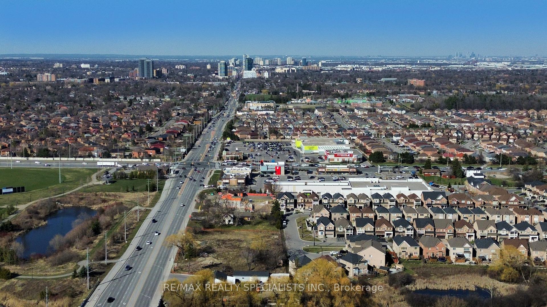 Photo 40 of 6 Queenpost Drive, Brampton, Credit Valley — HOMEH