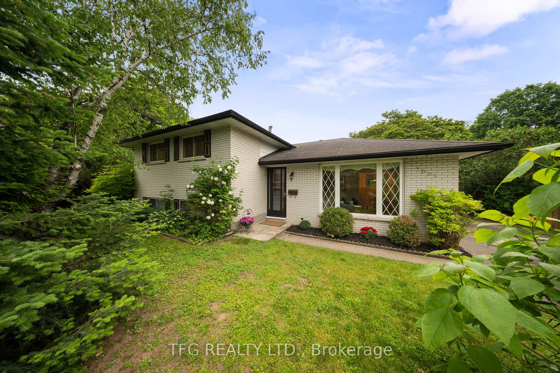 Photo 1 of 1005 Everton Road, Midland — HOMEH