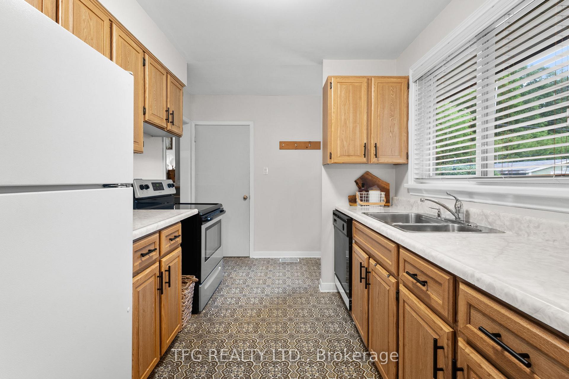 Photo 13 of 1005 Everton Road, Midland — HOMEH