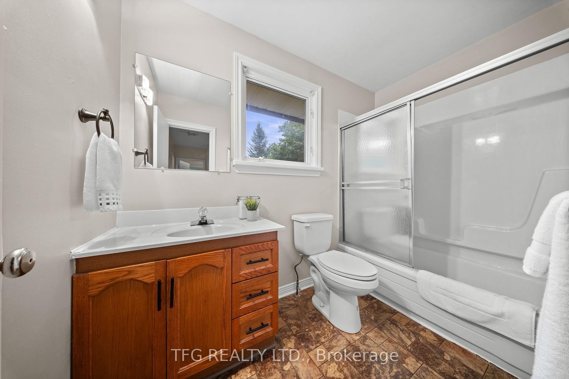 Photo 33 of 1005 Everton Road, Midland — HOMEH