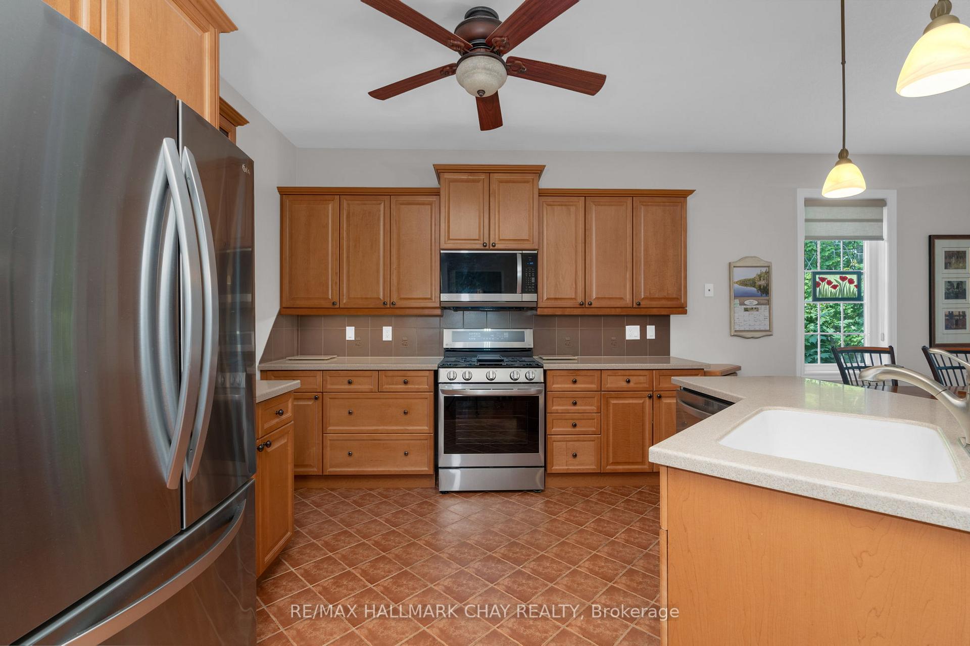 Photo 3 of 15 Oakmont Avenue, Oro-Medonte, Horseshoe Valley — HOMEH