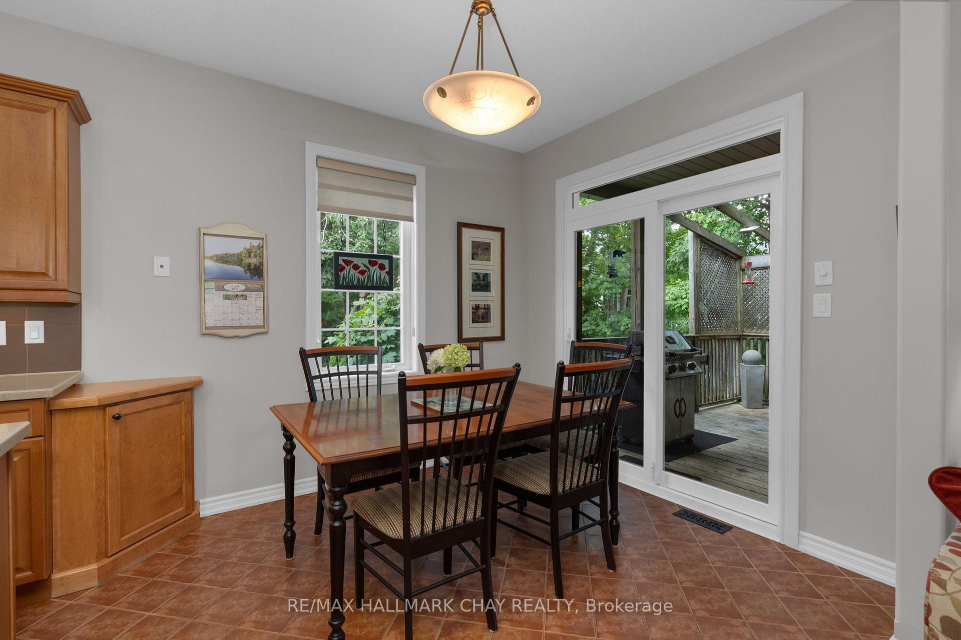 Photo 12 of 15 Oakmont Avenue, Oro-Medonte, Horseshoe Valley — HOMEH