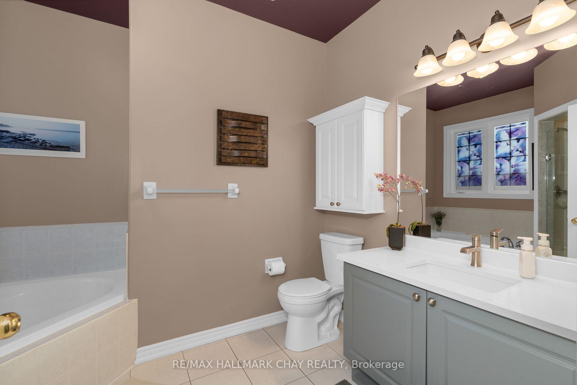 Photo 8 of 15 Oakmont Avenue, Oro-Medonte, Horseshoe Valley — HOMEH