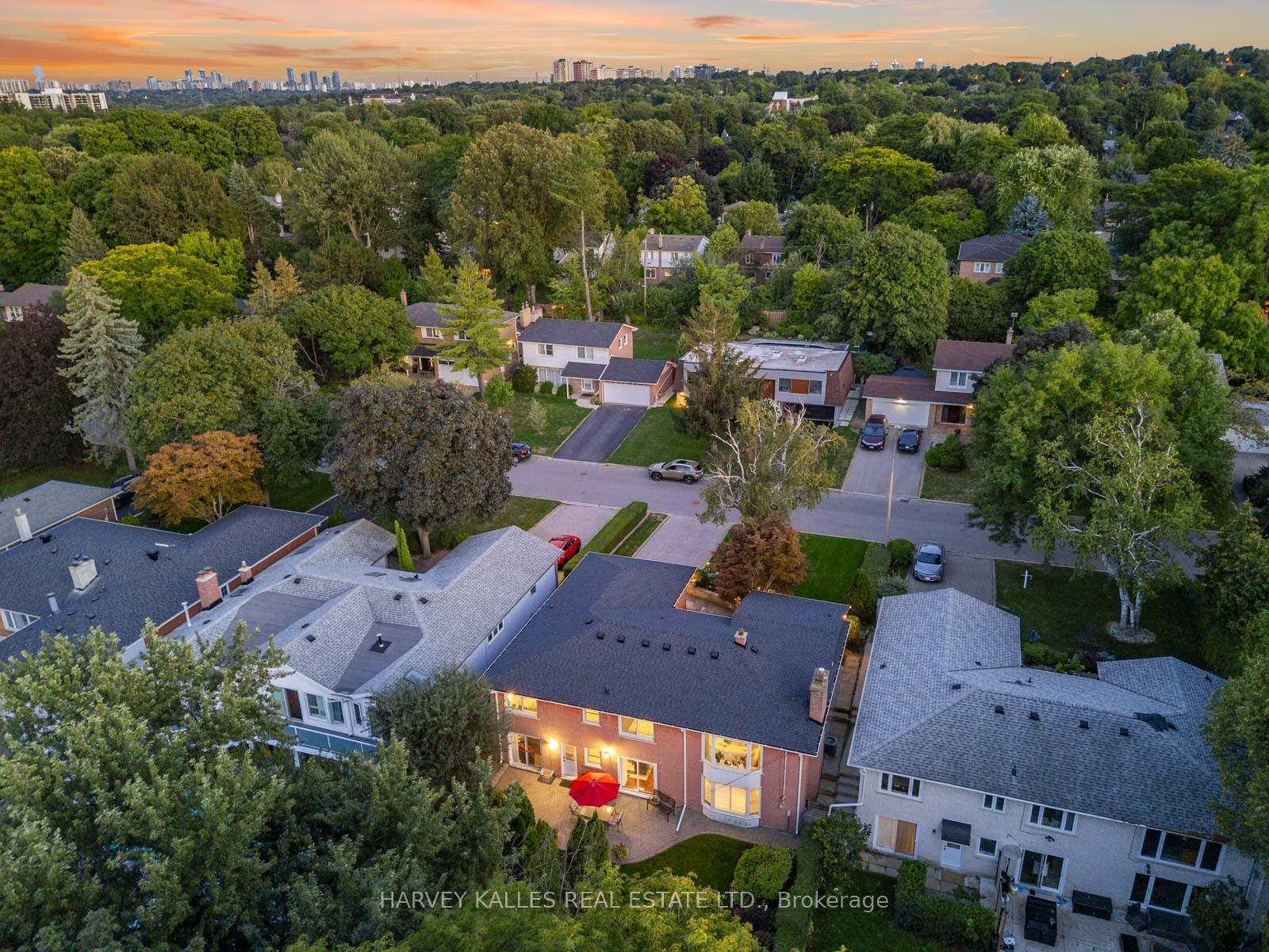 Photo 2 of 24 Delair Crescent, Markham, Grandview — HOMEH