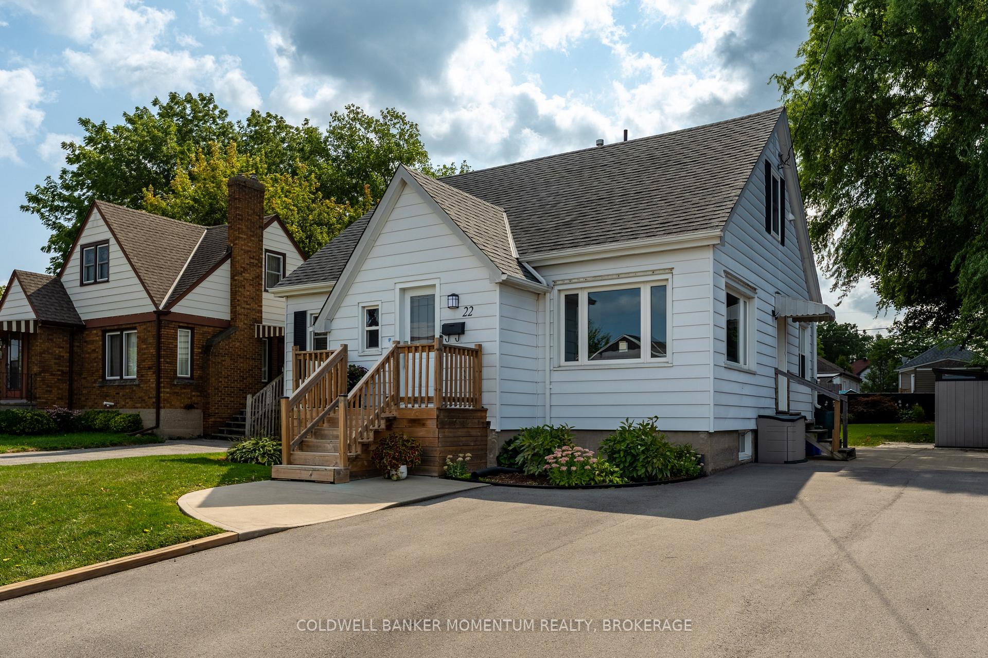 Photo 3 of 22 Fairburn Avenue, St. Catharines, Burleigh Hill — HOMEH
