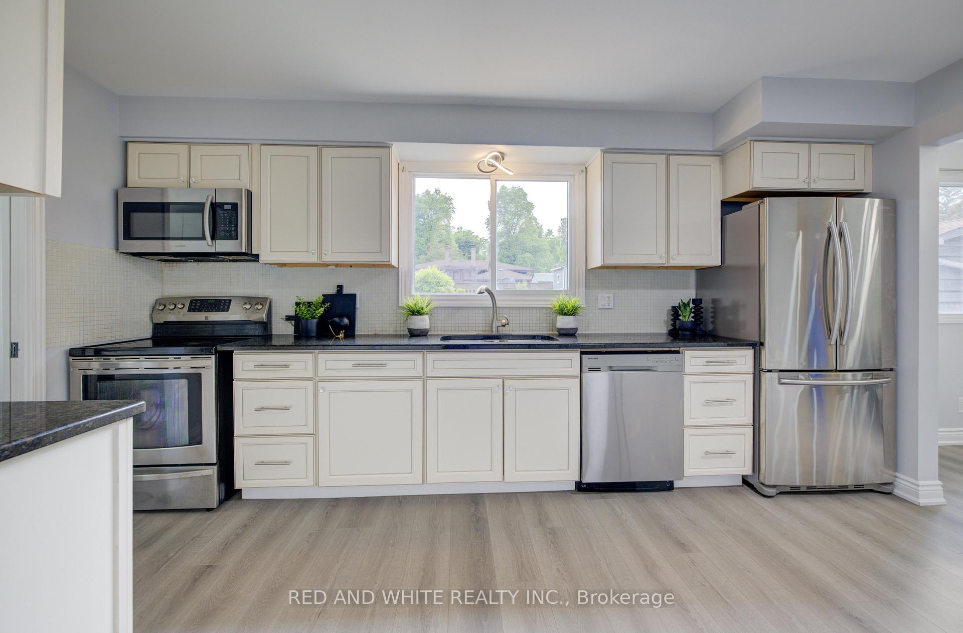 Photo 15 of 68 Parkview Crescent, Waterloo — HOMEH