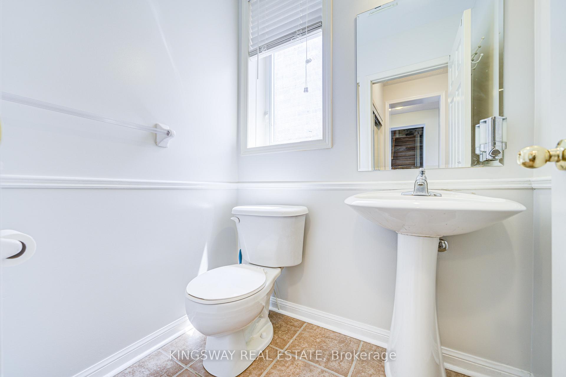 Photo 8 of 7 Bonavista Drive, Brampton, Credit Valley — HOMEH