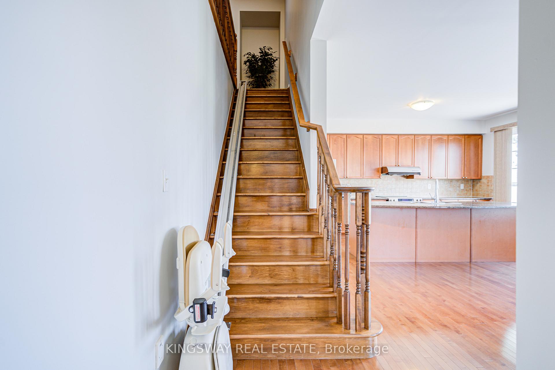 Photo 7 of 7 Bonavista Drive, Brampton, Credit Valley — HOMEH