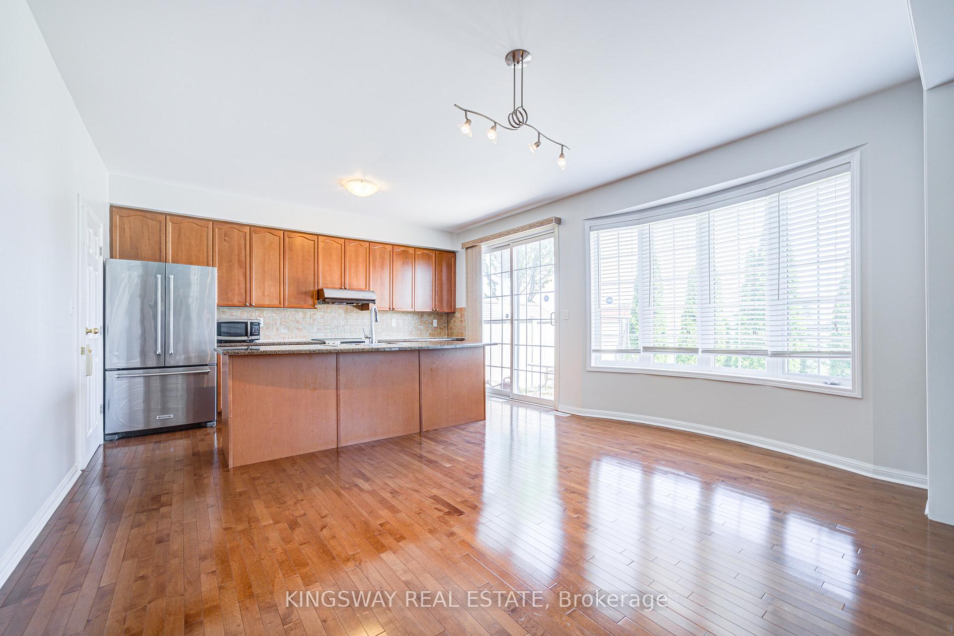 Photo 2 of 7 Bonavista Drive, Brampton, Credit Valley — HOMEH