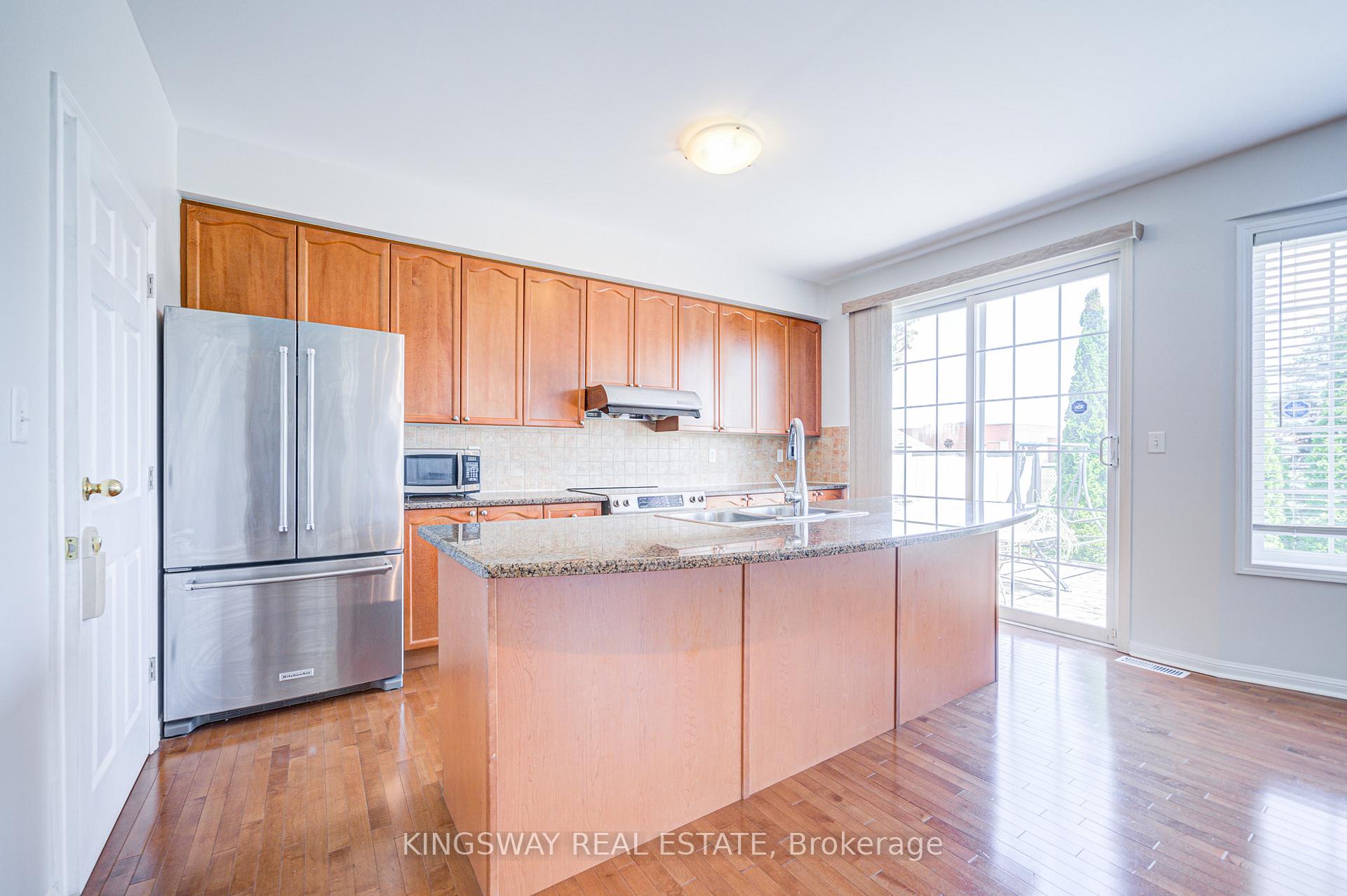 Photo 12 of 7 Bonavista Drive, Brampton, Credit Valley — HOMEH