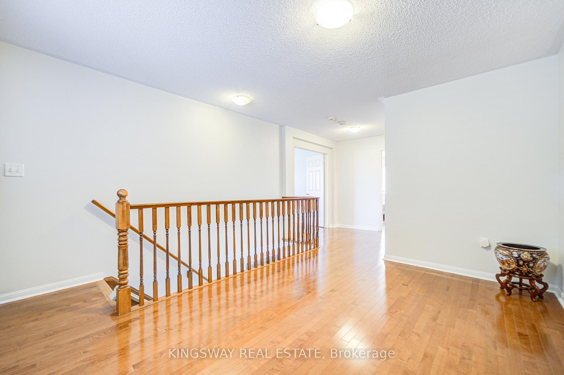 Photo 14 of 7 Bonavista Drive, Brampton, Credit Valley — HOMEH