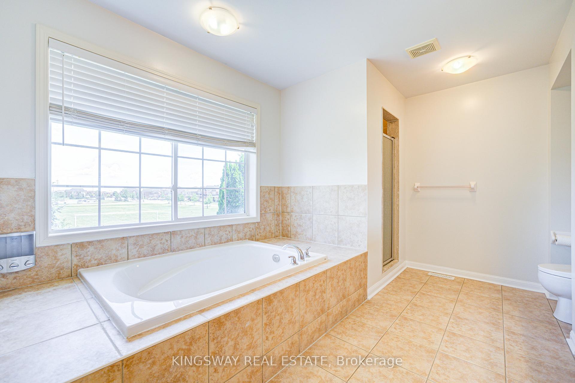 Photo 20 of 7 Bonavista Drive, Brampton, Credit Valley — HOMEH