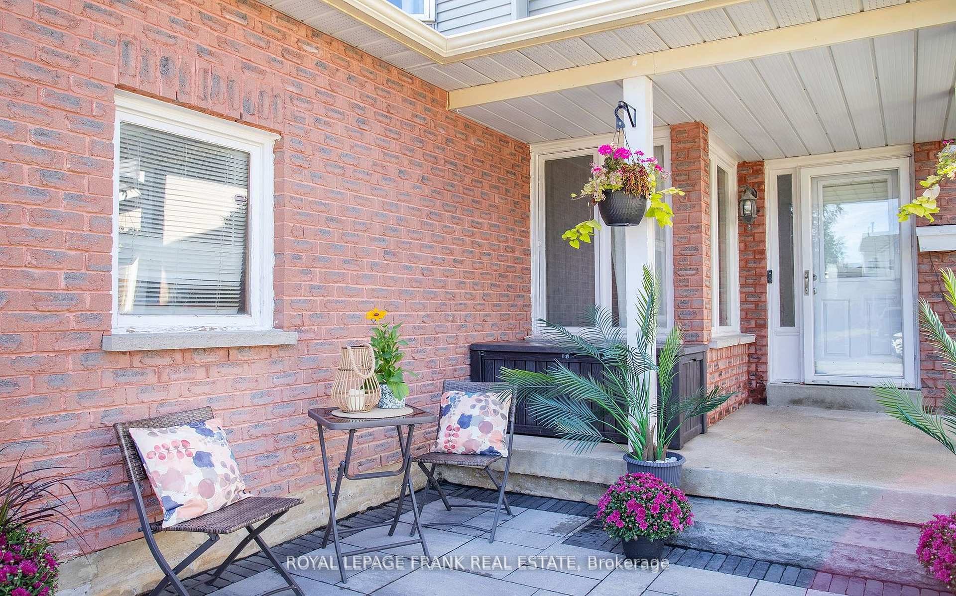 Photo 4 of 22 Windham Crescent, Clarington, Courtice — HOMEH