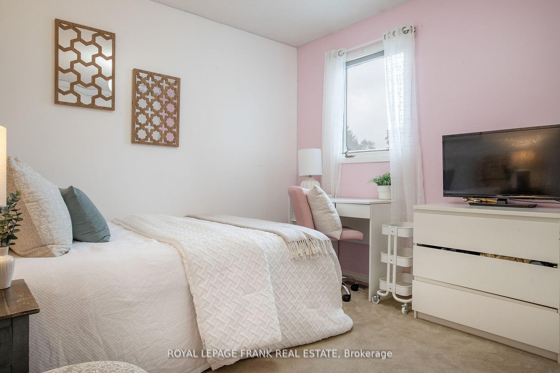 Photo 24 of 22 Windham Crescent, Clarington, Courtice — HOMEH