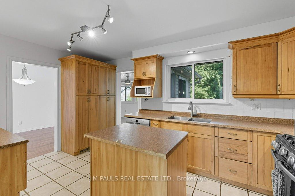 Photo 8 of 207 Spring Trail, Hamilton, Ancaster — HOMEH