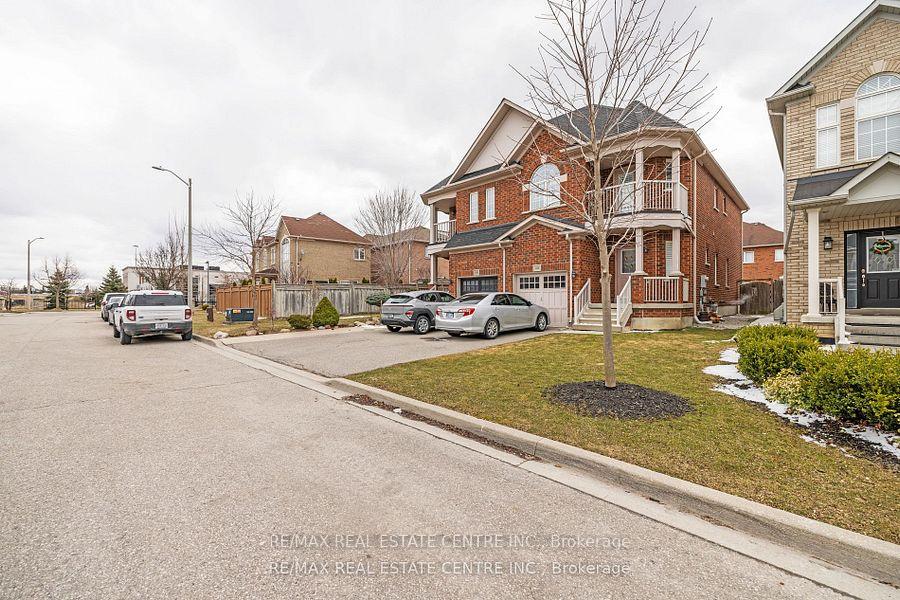 Photo 3 of 108 Ozner Crescent, Vaughan, Vellore Village — HOMEH