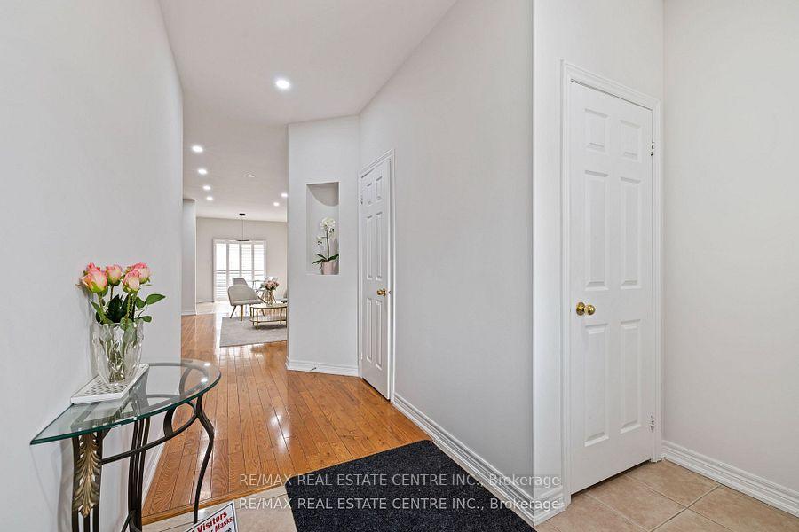 Photo 5 of 108 Ozner Crescent, Vaughan, Vellore Village — HOMEH