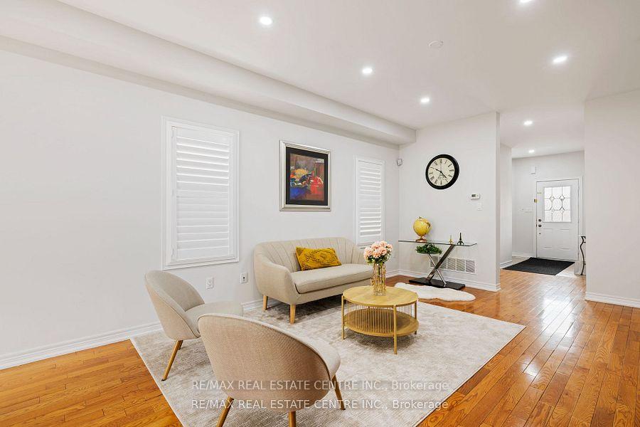 Photo 6 of 108 Ozner Crescent, Vaughan, Vellore Village — HOMEH