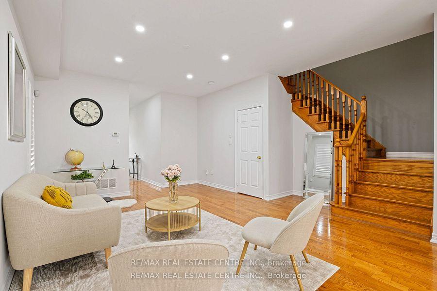 Photo 9 of 108 Ozner Crescent, Vaughan, Vellore Village — HOMEH