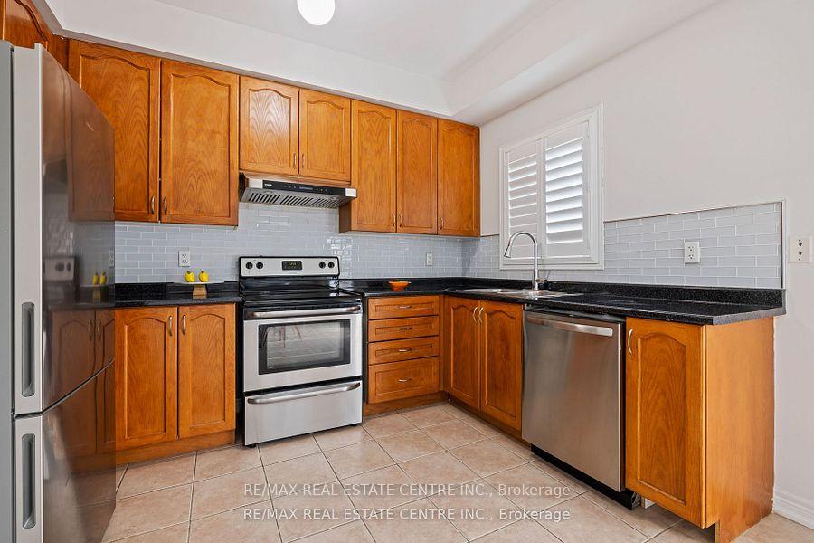 Photo 13 of 108 Ozner Crescent, Vaughan, Vellore Village — HOMEH