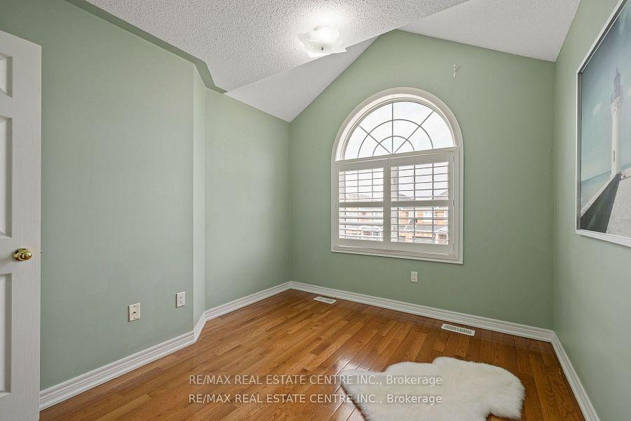 Photo 18 of 108 Ozner Crescent, Vaughan, Vellore Village — HOMEH