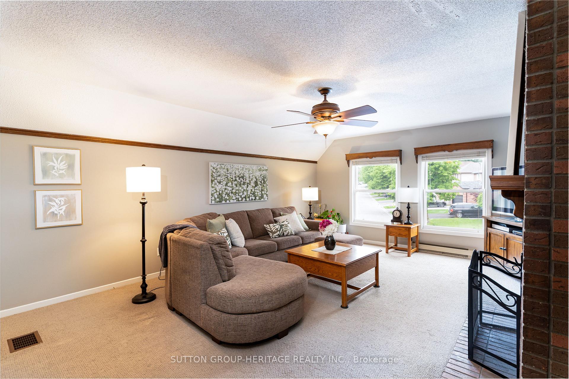 Photo 4 of 106 Cornwall Drive, Ajax, Central — HOMEH