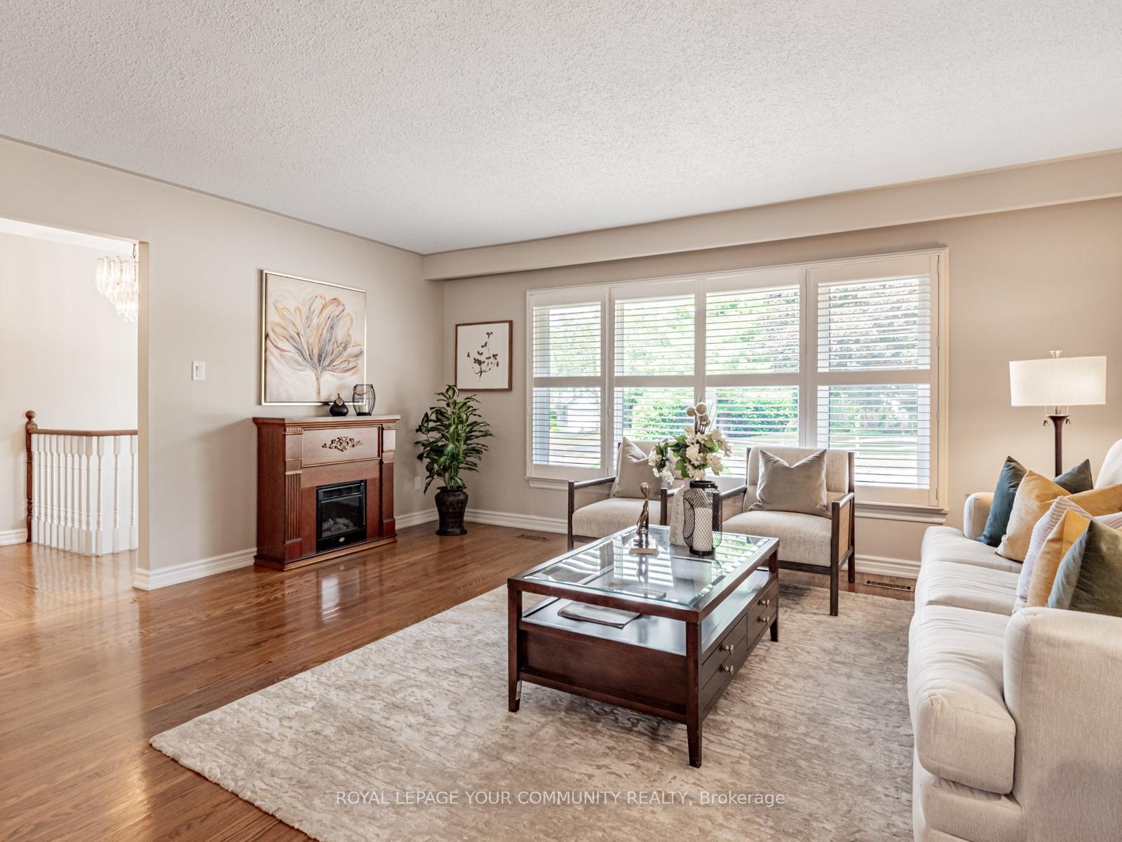 Photo 9 of 1 Thorny Brae Drive, Markham, Royal Orchard — HOMEH