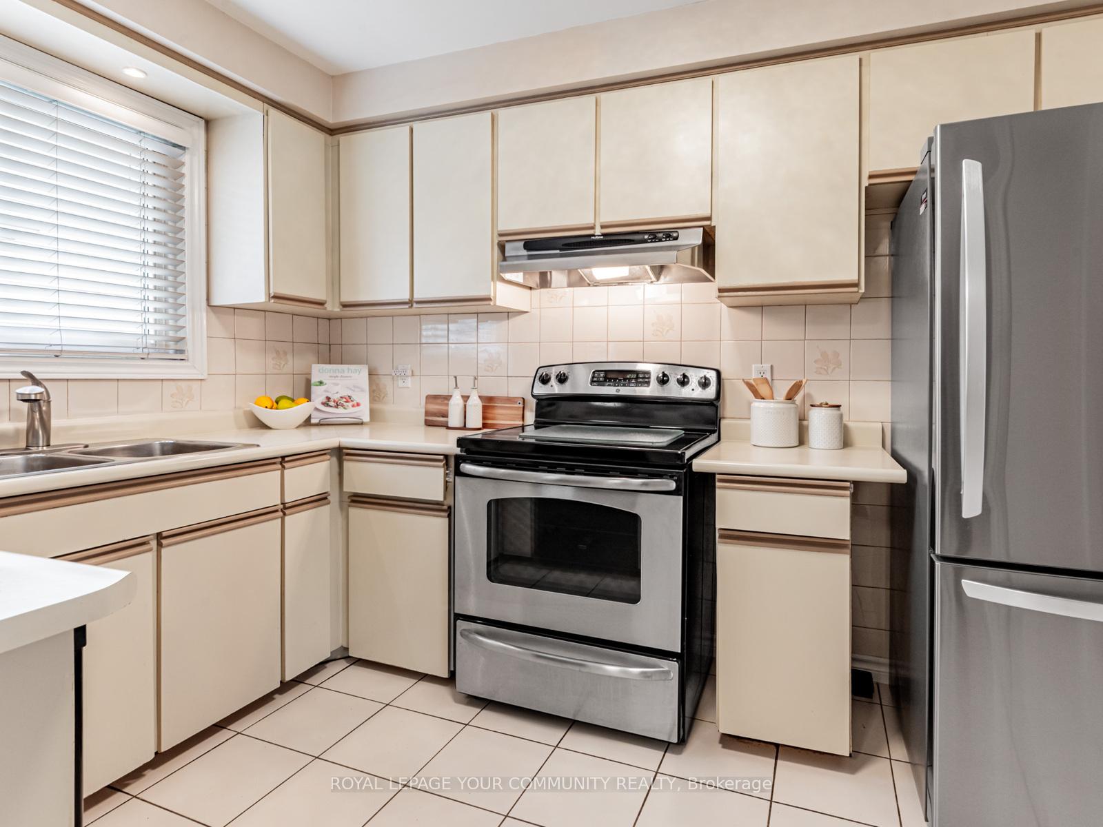 Photo 33 of 1 Thorny Brae Drive, Markham, Royal Orchard — HOMEH
