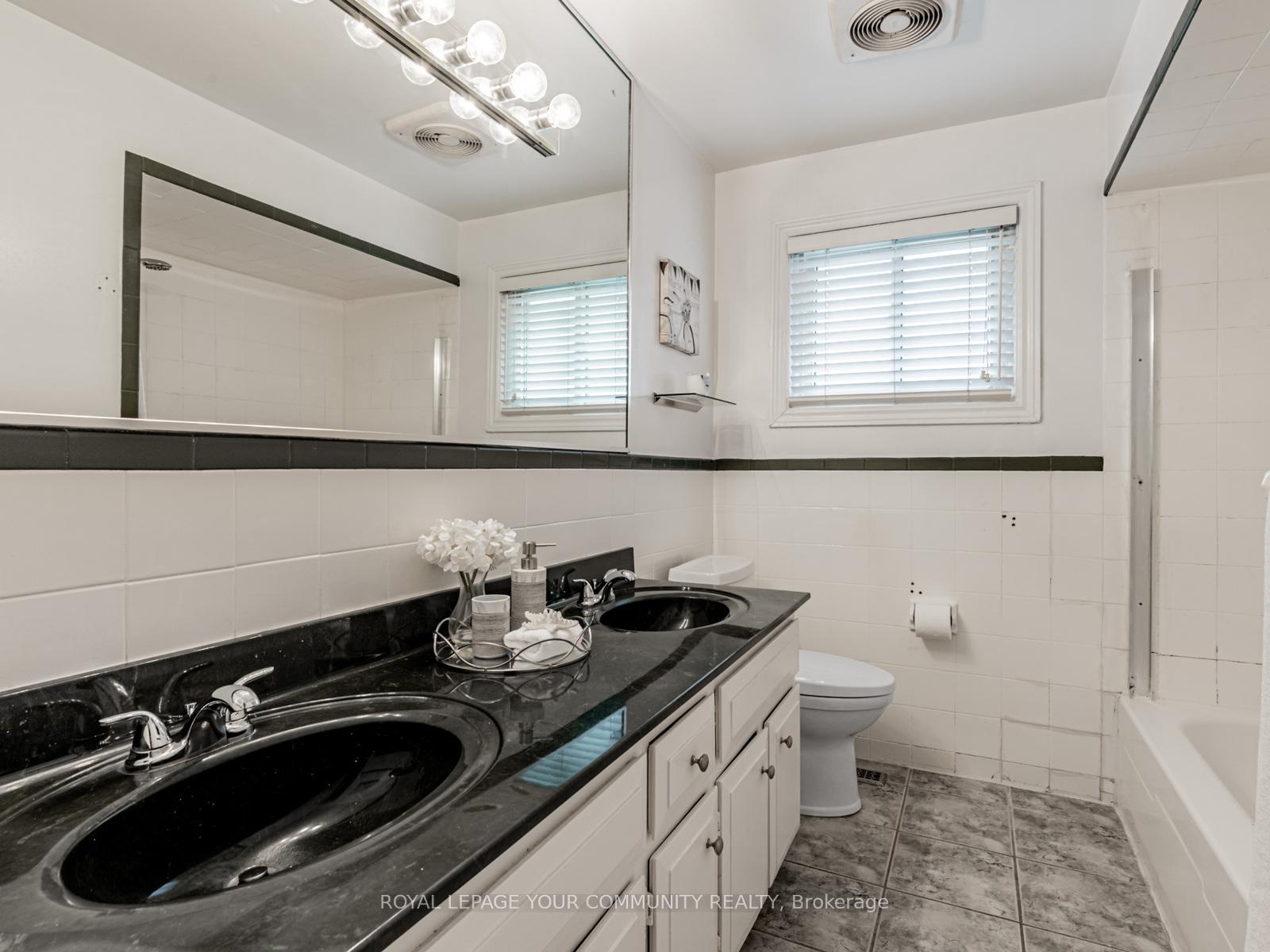Photo 43 of 1 Thorny Brae Drive, Markham, Royal Orchard — HOMEH