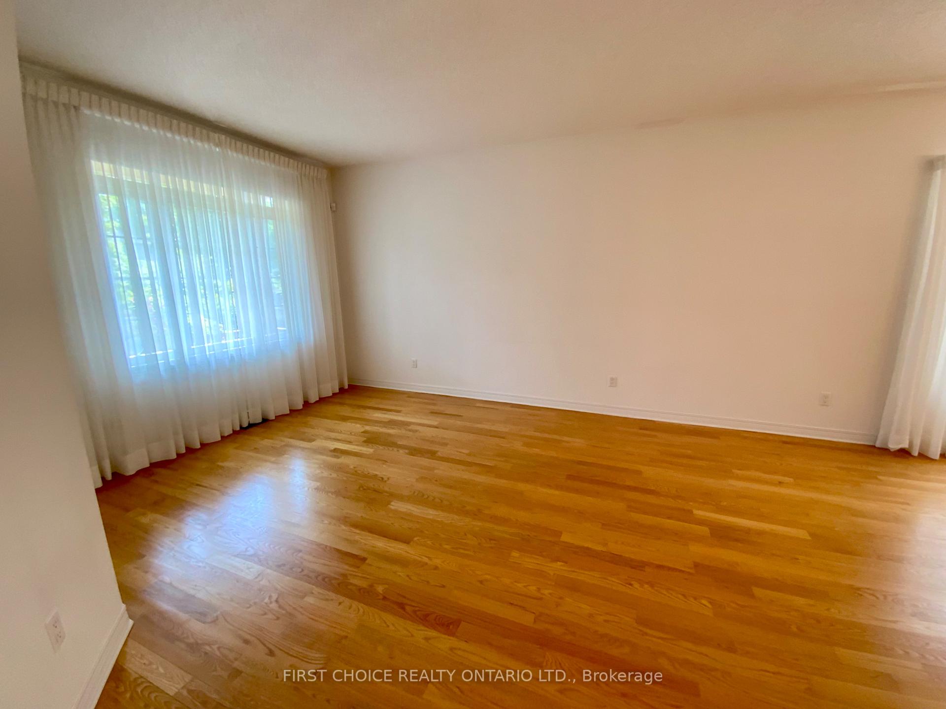 Photo 2 of 11 Meadowcroft Crescent, Ottawa, Carson Meadows — HOMEH