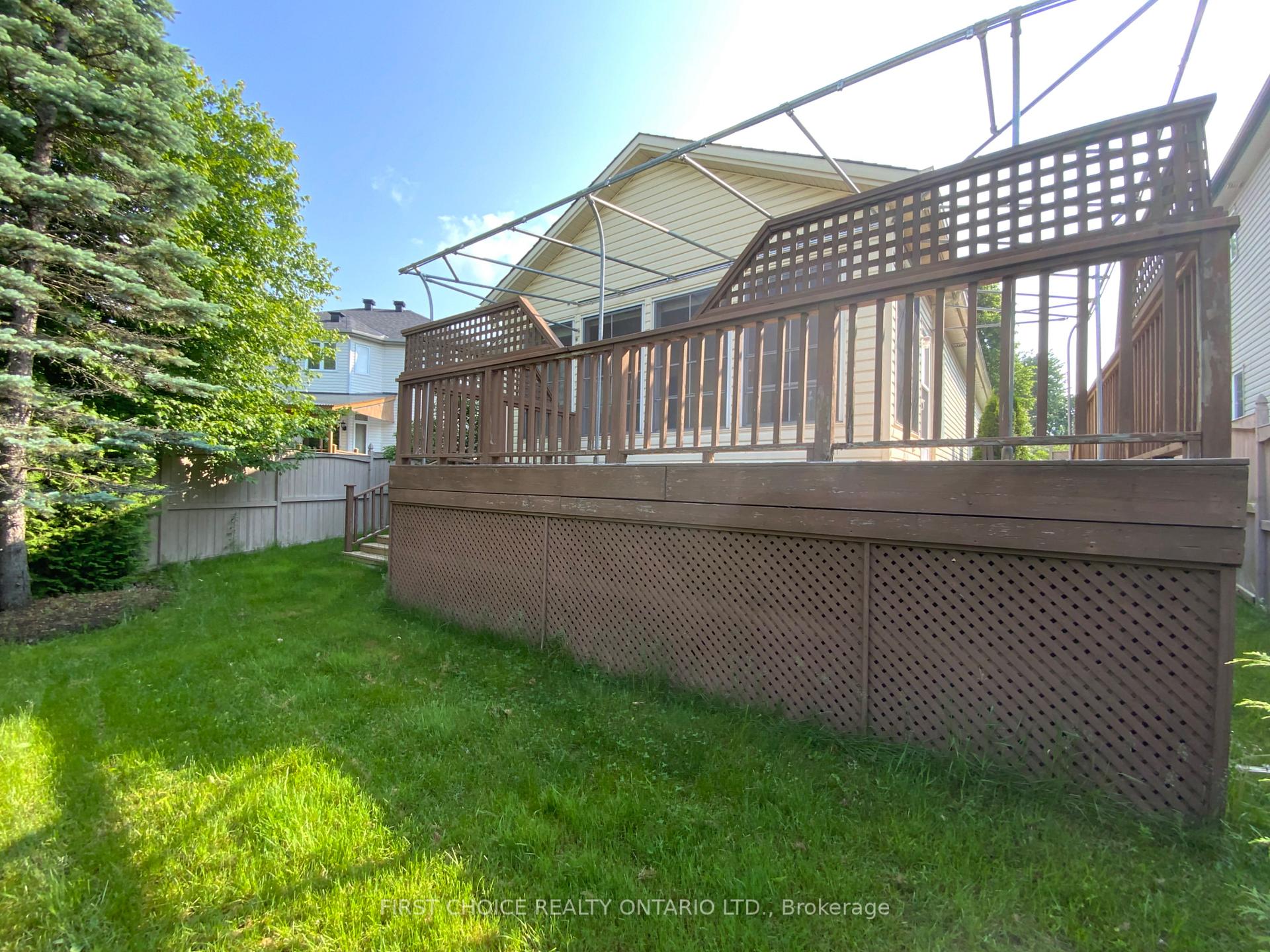 Photo 16 of 11 Meadowcroft Crescent, Ottawa, Carson Meadows — HOMEH