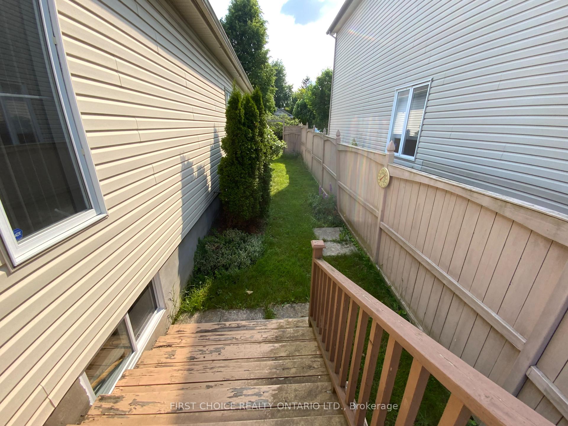 Photo 23 of 11 Meadowcroft Crescent, Ottawa, Carson Meadows — HOMEH