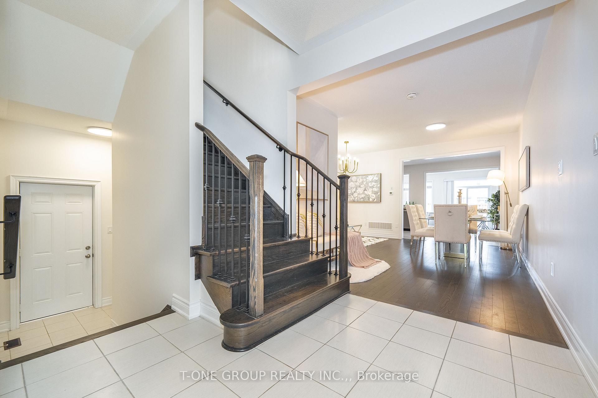Photo 3 of 394 Kirkham Drive, Markham, Cedarwood — HOMEH