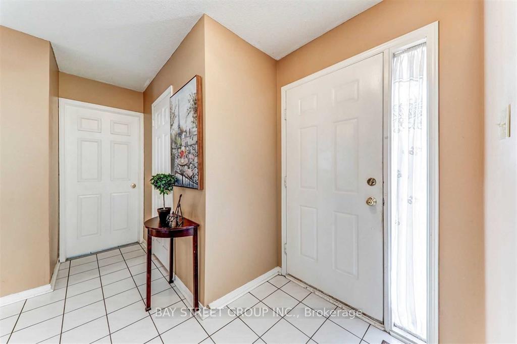 Photo 2 of 36 Norman Ross Drive, Markham, Middlefield — HOMEH