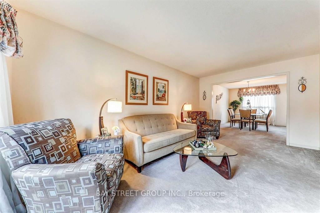 Photo 14 of 36 Norman Ross Drive, Markham, Middlefield — HOMEH