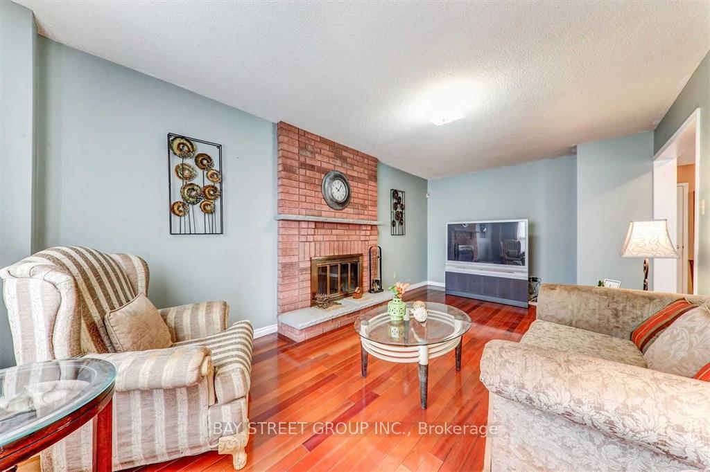 Photo 11 of 36 Norman Ross Drive, Markham, Middlefield — HOMEH
