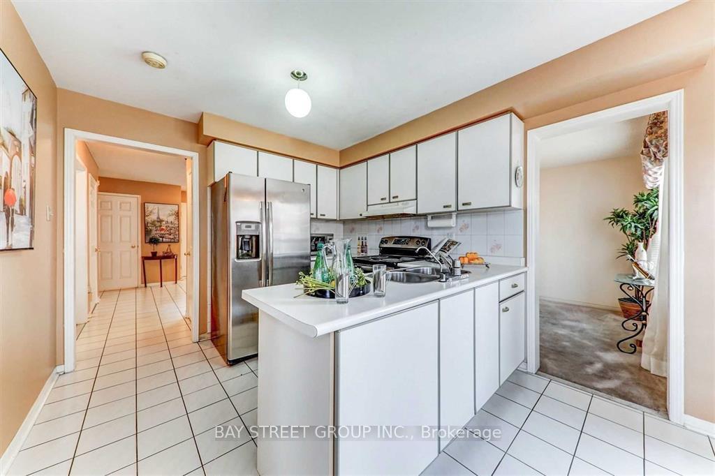 Photo 3 of 36 Norman Ross Drive, Markham, Middlefield — HOMEH