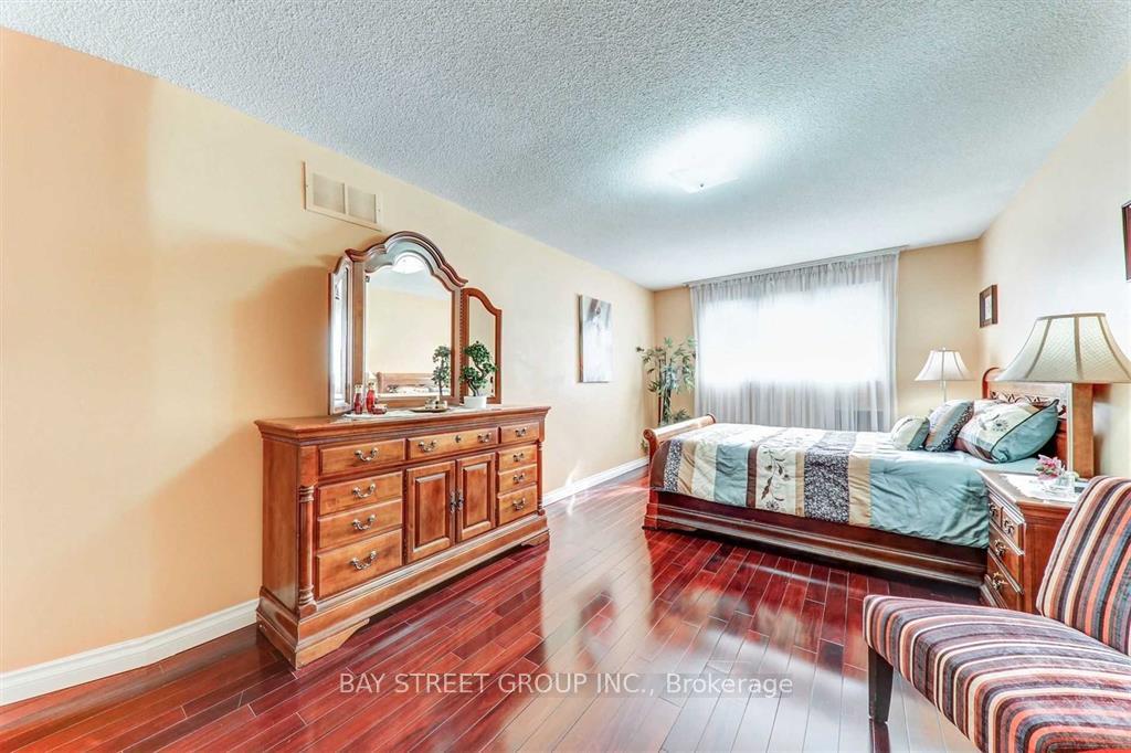 Photo 22 of 36 Norman Ross Drive, Markham, Middlefield — HOMEH