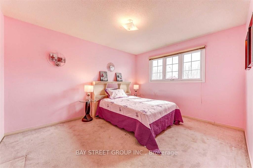 Photo 10 of 36 Norman Ross Drive, Markham, Middlefield — HOMEH