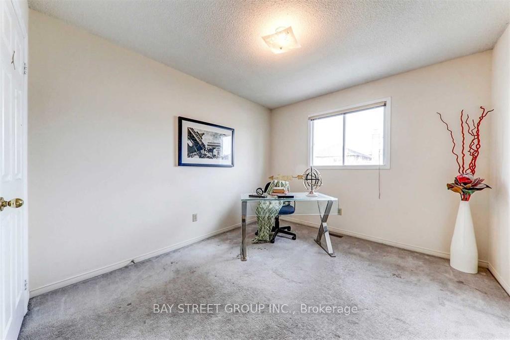 Photo 15 of 36 Norman Ross Drive, Markham, Middlefield — HOMEH