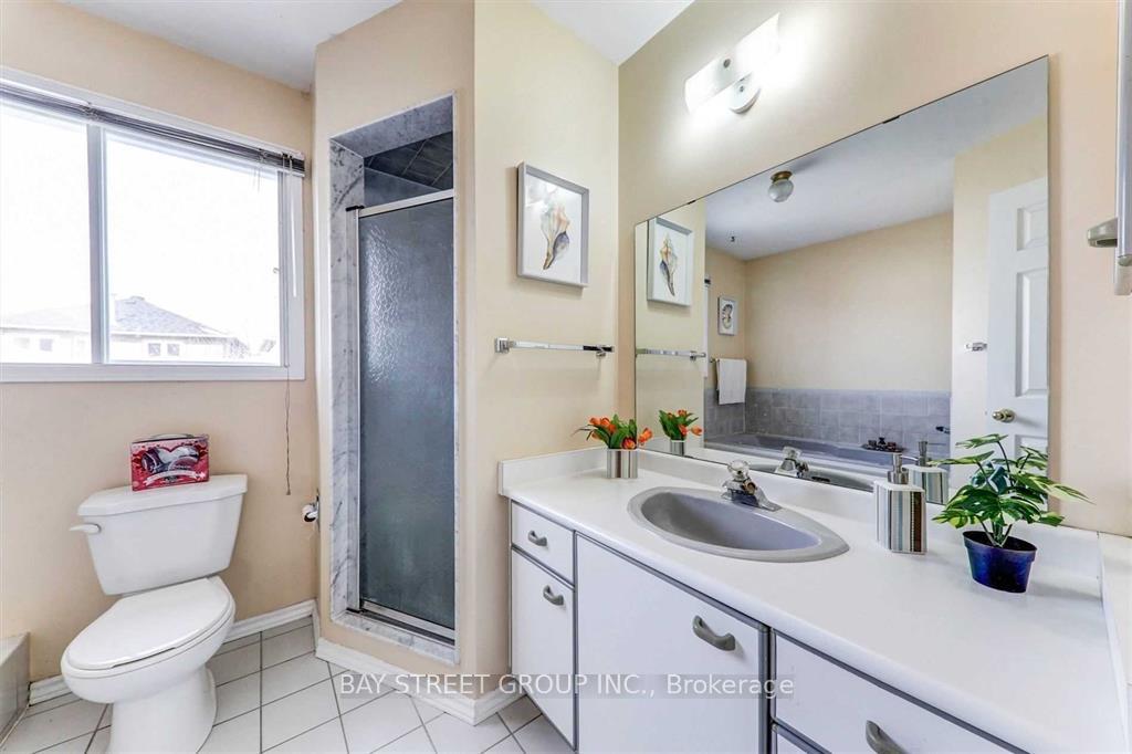 Photo 8 of 36 Norman Ross Drive, Markham, Middlefield — HOMEH