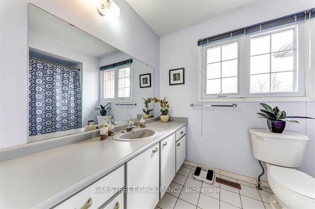 Photo 17 of 36 Norman Ross Drive, Markham, Middlefield — HOMEH